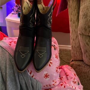 Boots Western Style Black Leather Heeled Boots